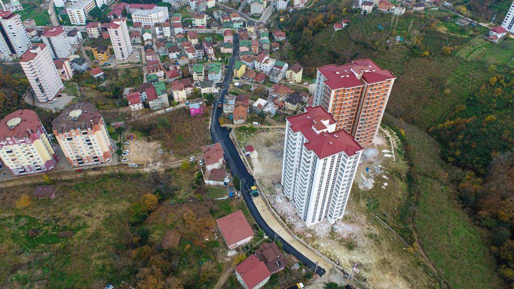 FATSA’DA SOKAK VE CADDELER SICAK ASFALT İLE BULUŞUYOR